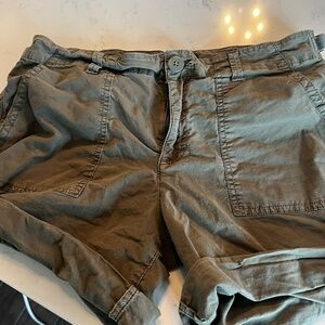 Sanctuary Olive Green Utility Shorts – Rolled Hem, Casual Fit Small or 27